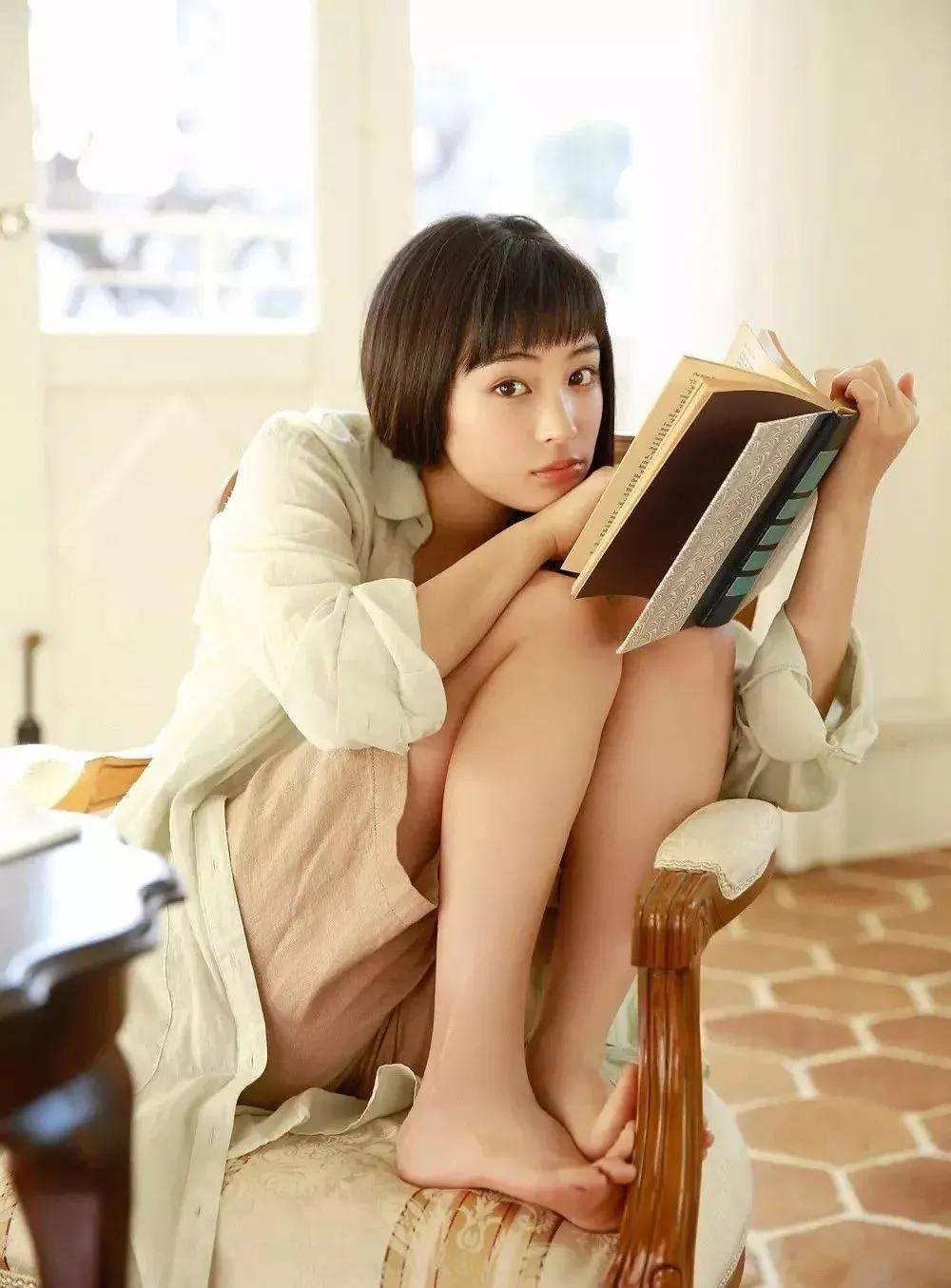 日本90后女星广濑铃绝美写真！魔鬼身材性感火辣