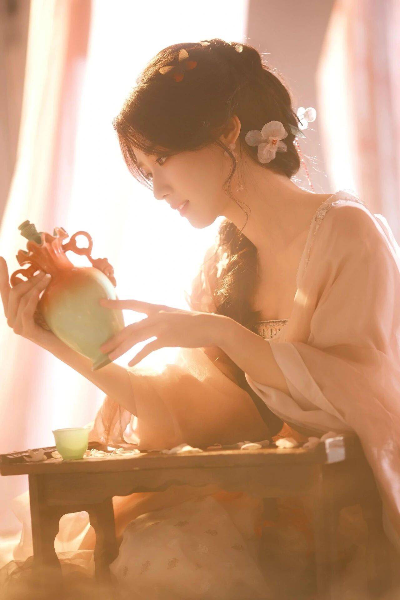卢昱晓的粉色写真，这样的她也太妖娆了吧！-3