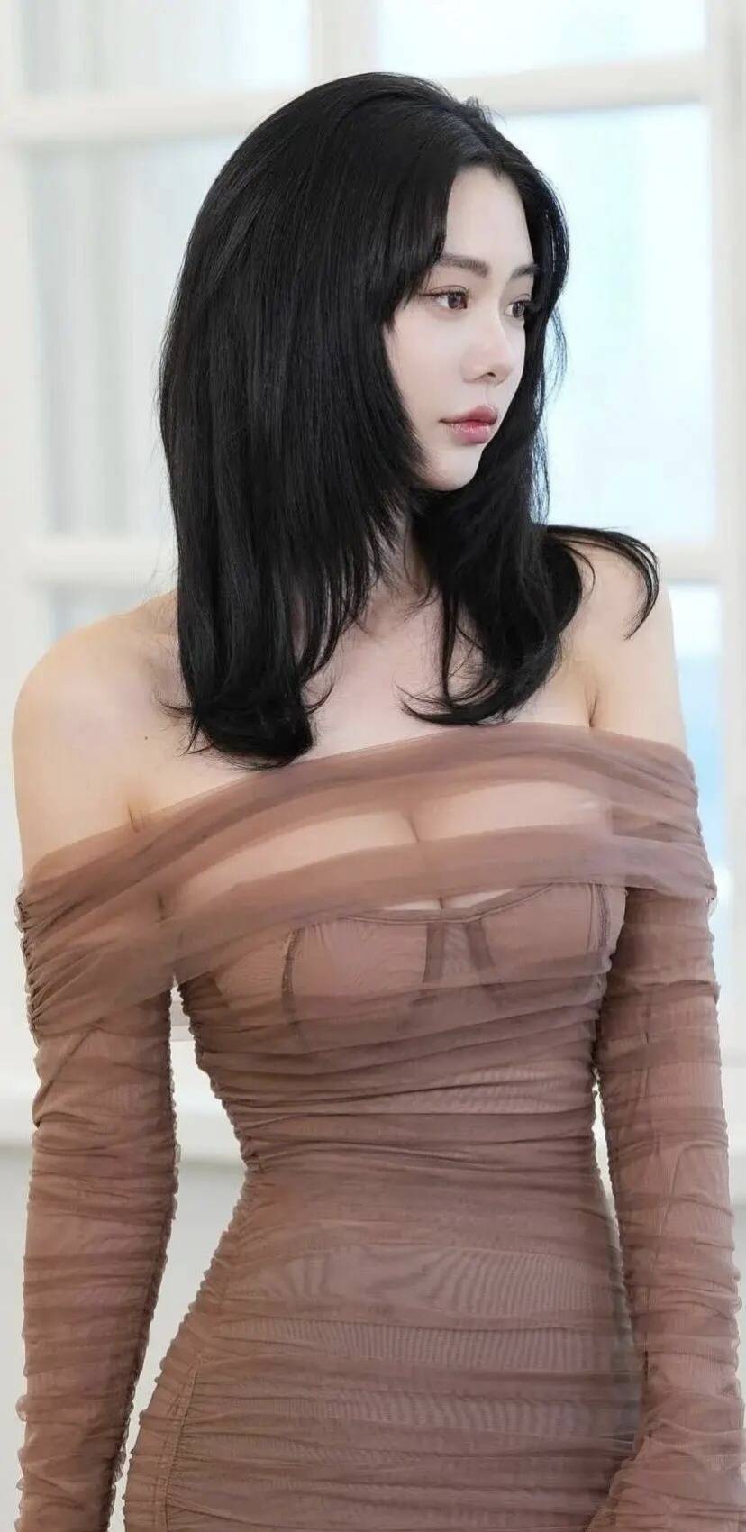 周也：从山城校花到演艺新星的蜕变之路-6