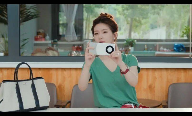 《许我耀眼》“打人包”卖断货，赵露思同款含金量还在提升-9