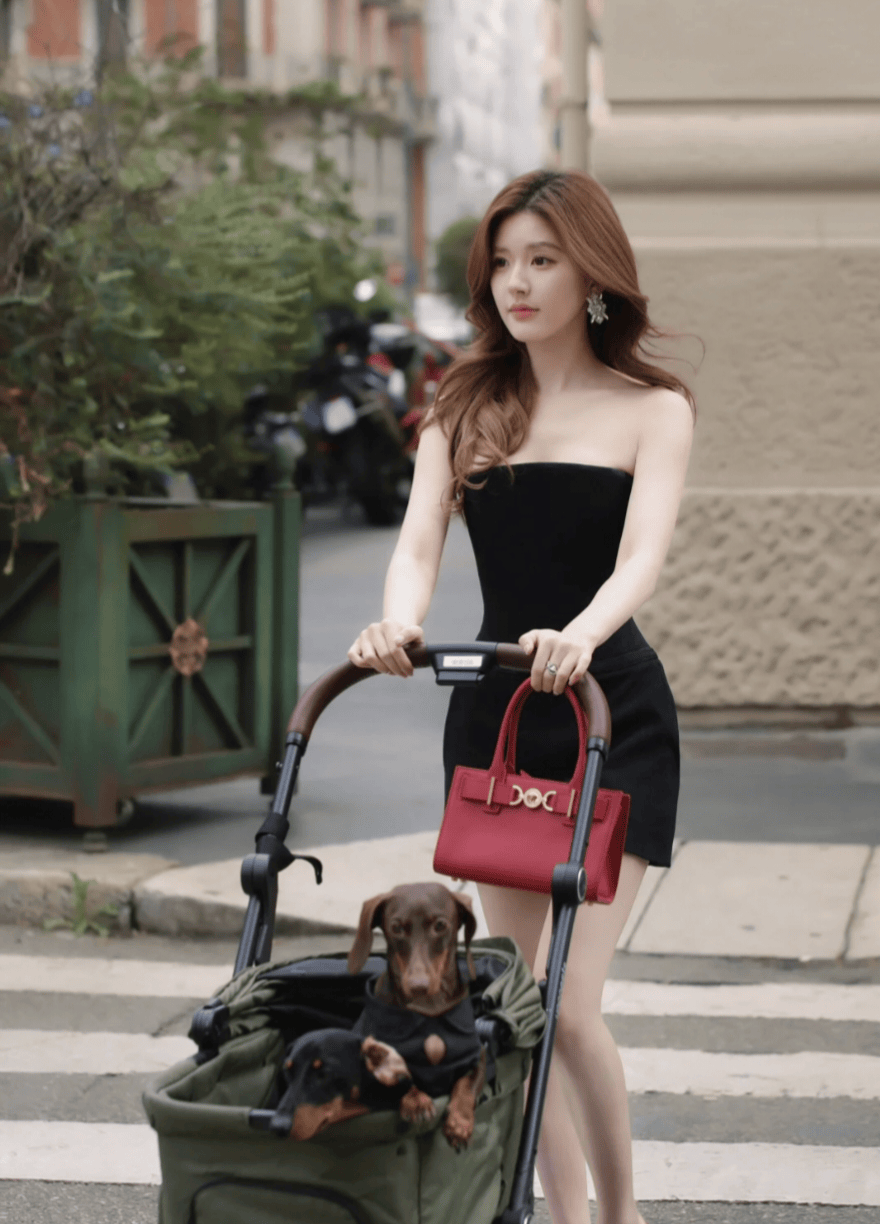 赵露思米兰街拍 甜妹闯荡时尚江湖-3