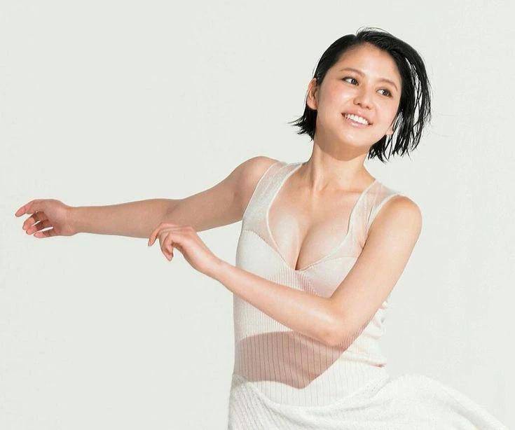 长泽雅美大秀长腿 女神降临美到犯规