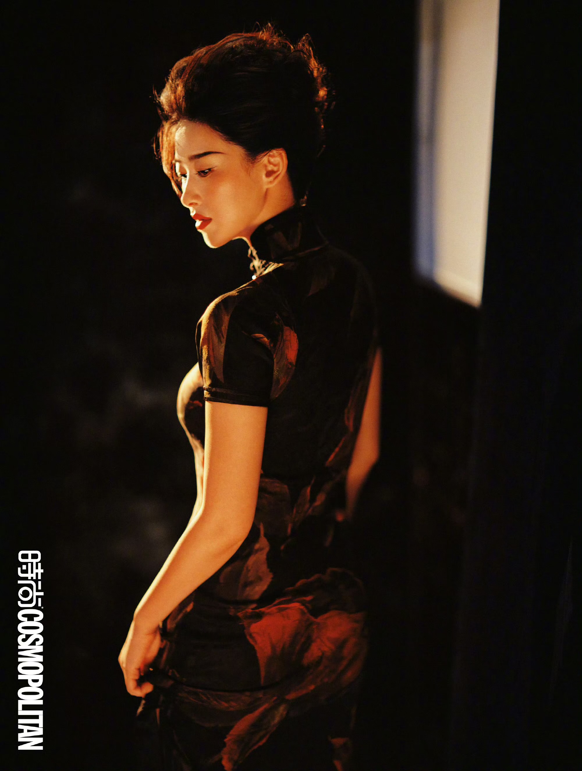 朱珠COSMO11月刊封面，国色魅红大片既视感