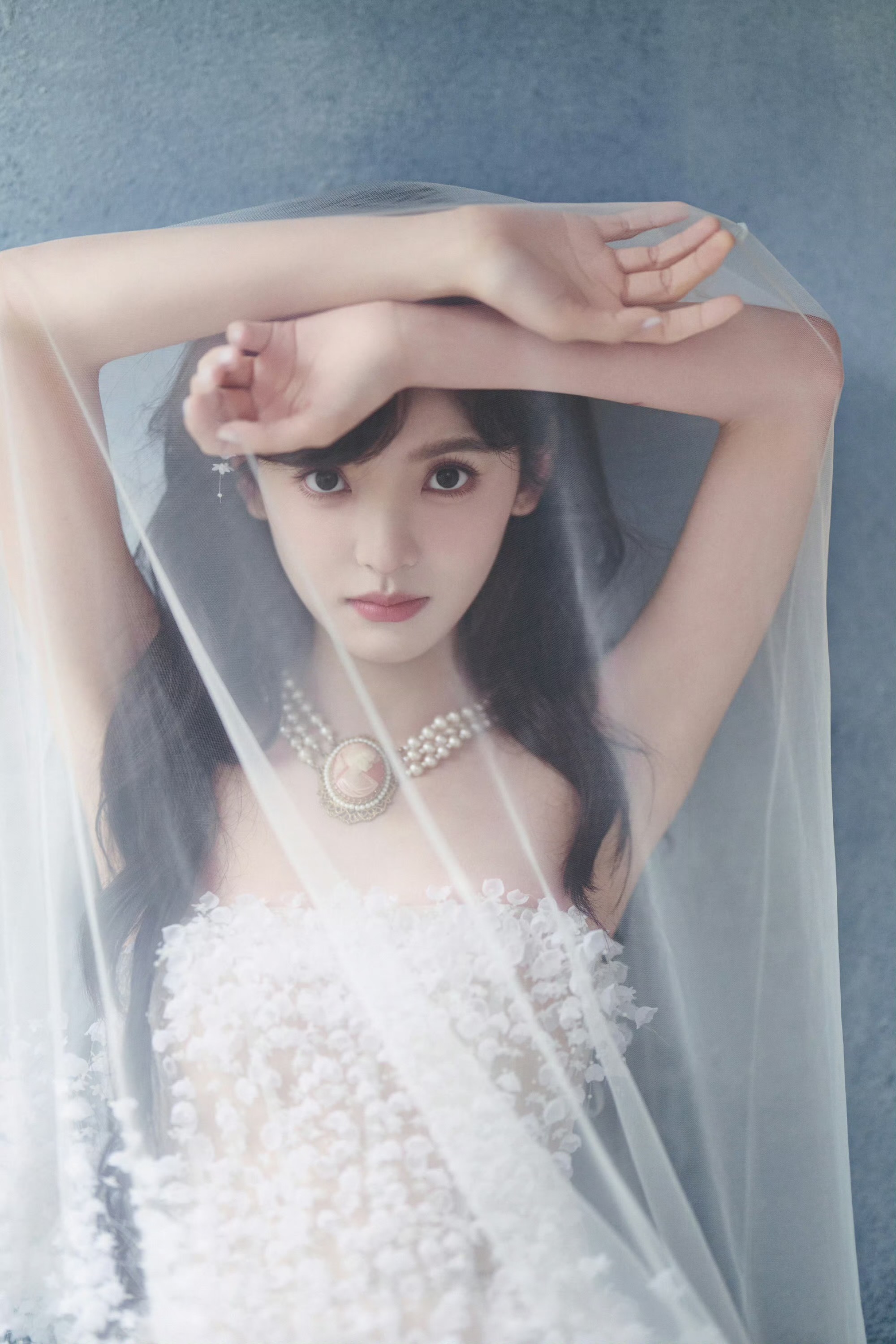 章若楠最新美图写真，浪漫序章从此刻开启