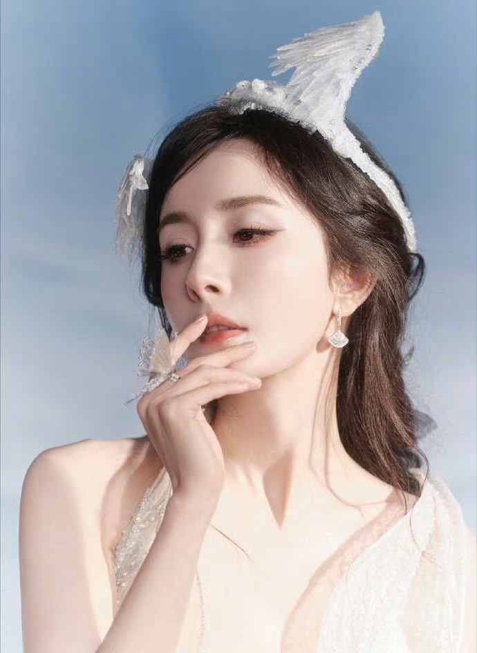 幂神降临，杨幂的这身装扮真是美死我了