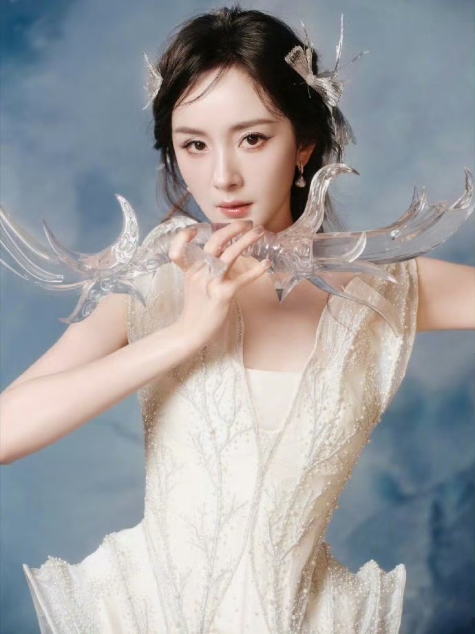 幂神降临，杨幂的这身装扮真是美死我了