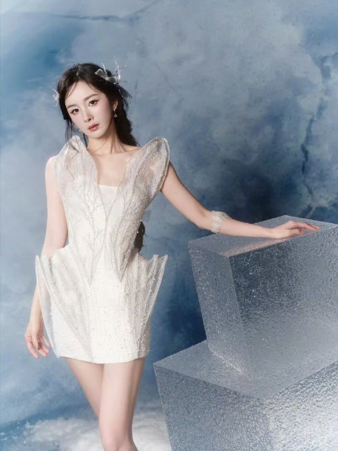 幂神降临，杨幂的这身装扮真是美死我了