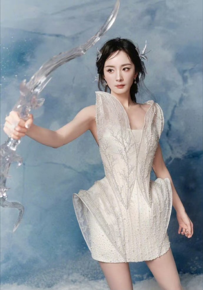 幂神降临，杨幂的这身装扮真是美死我了