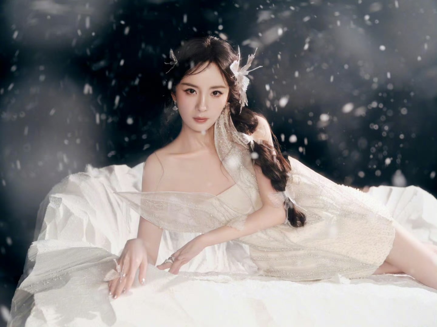 幂神降临，杨幂的这身装扮真是美死我了