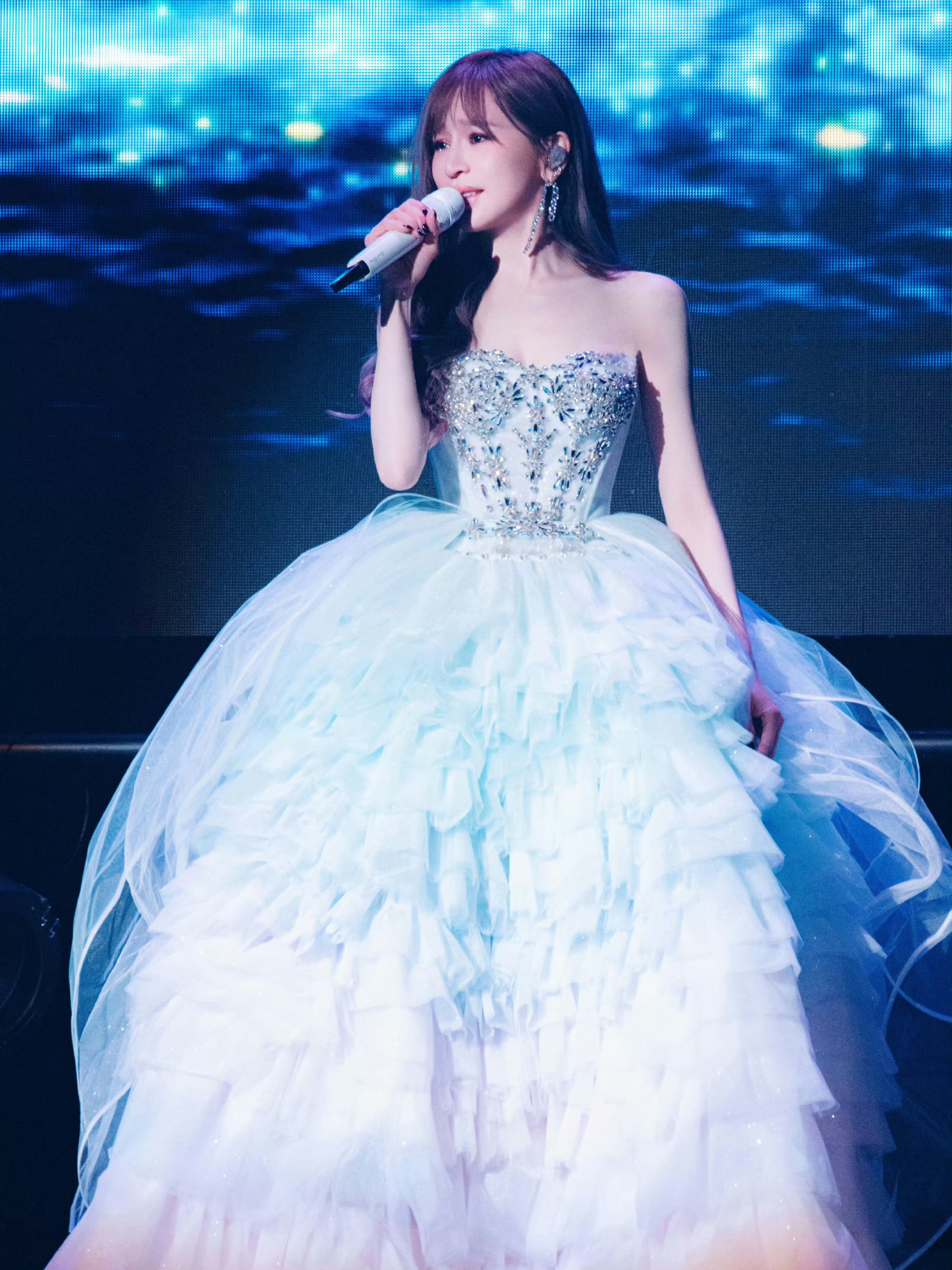 王心凌有裙摆是公主，没裙摆是精灵