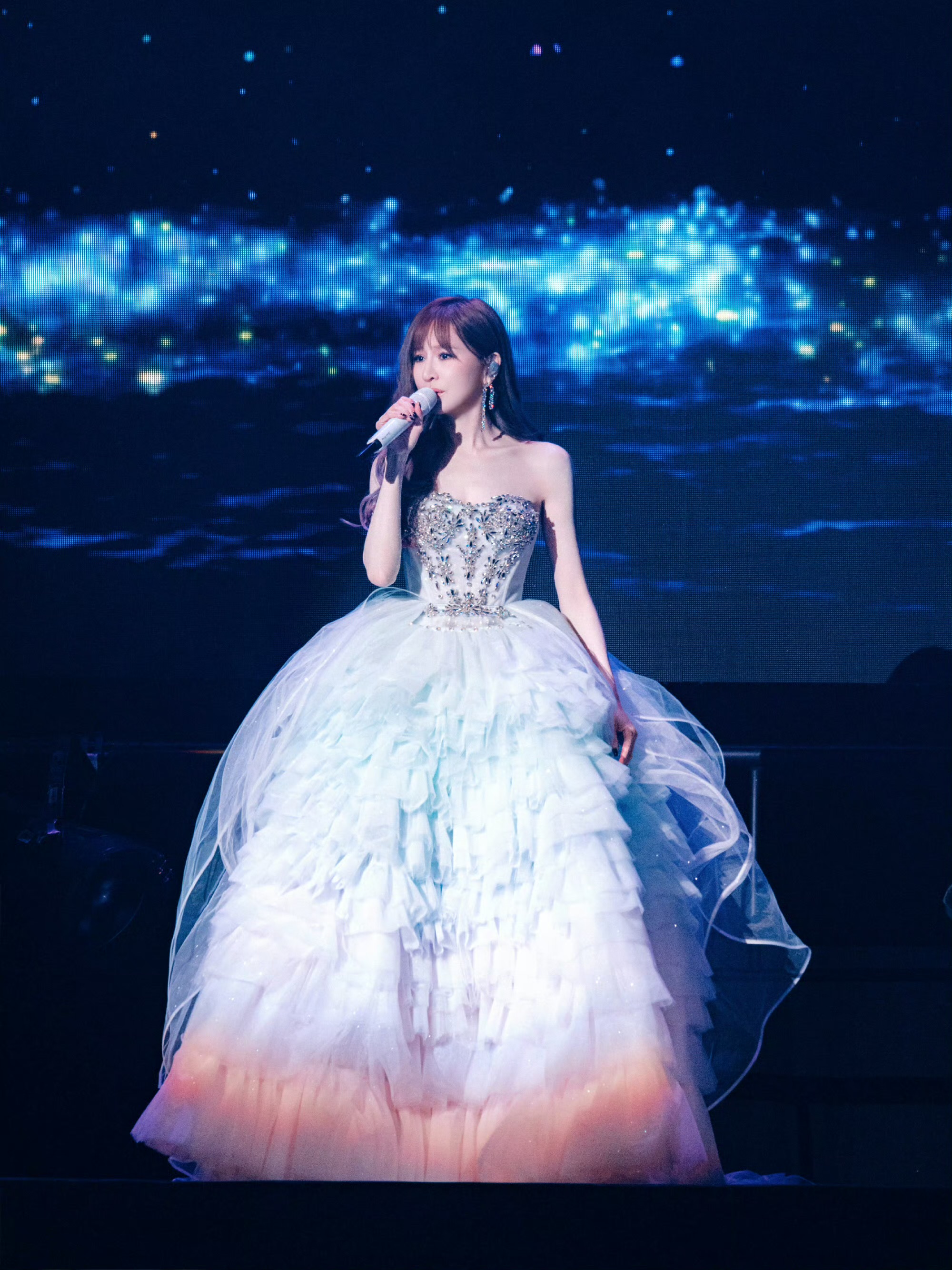 王心凌有裙摆是公主，没裙摆是精灵