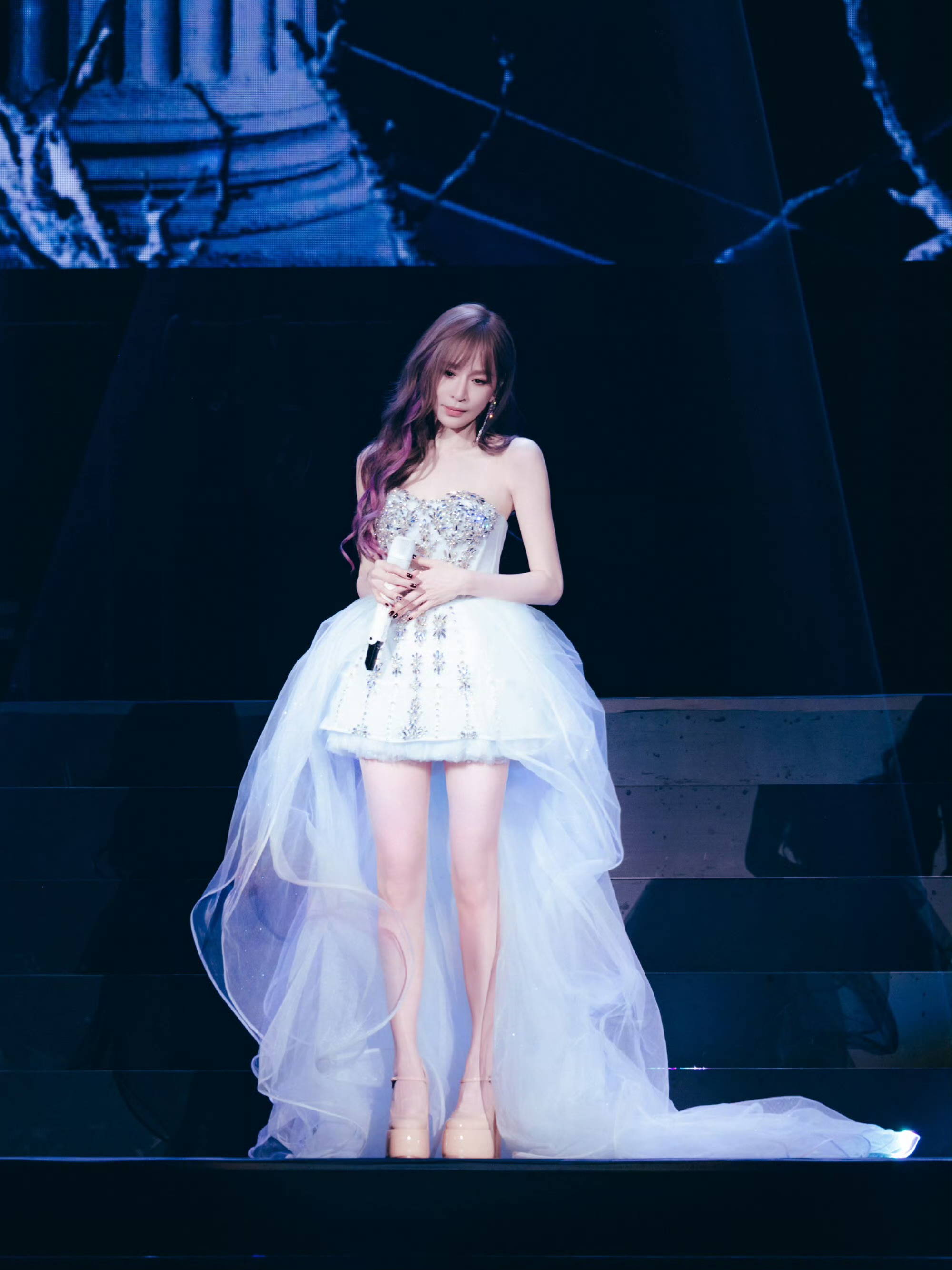 王心凌有裙摆是公主，没裙摆是精灵