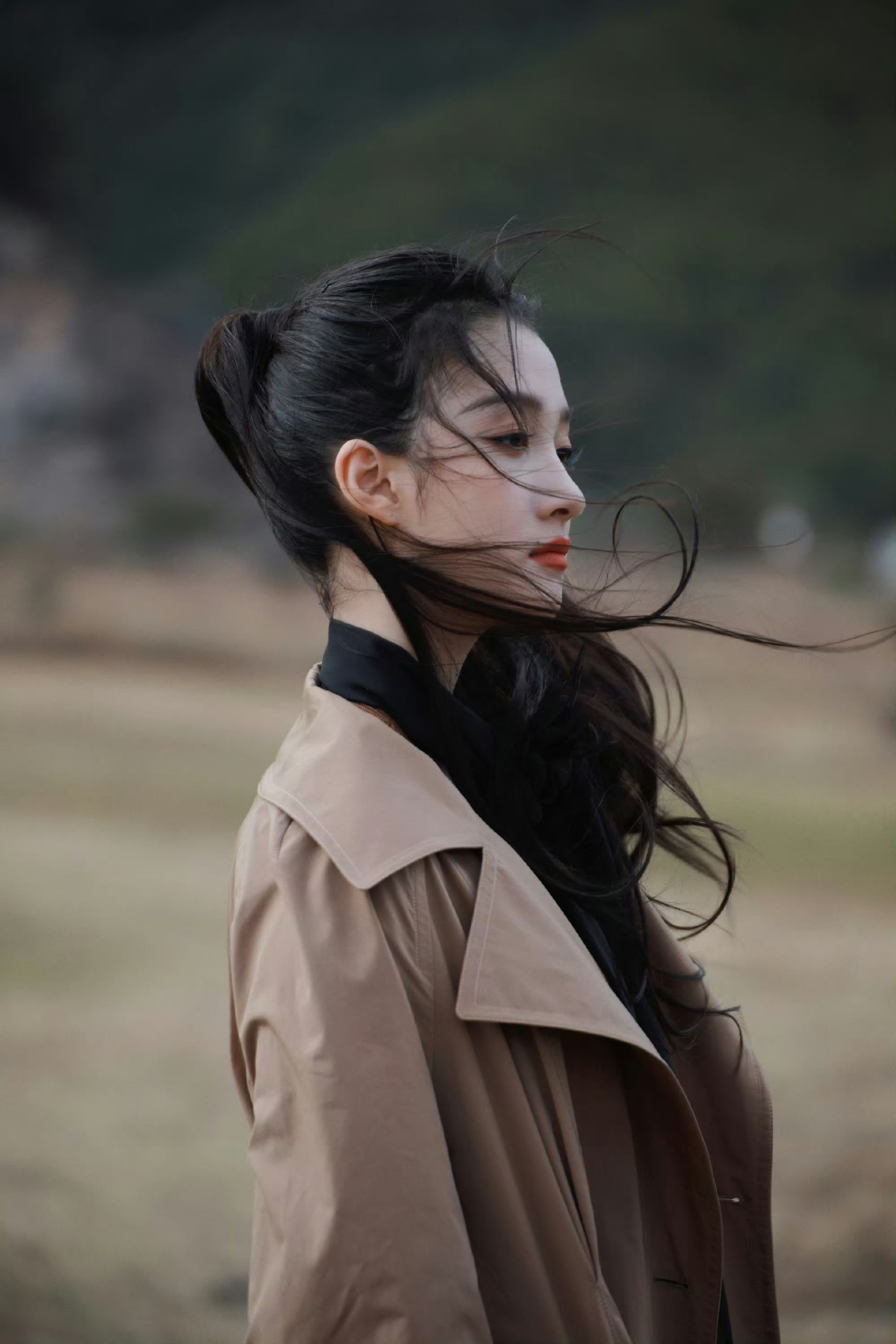 关晓彤高马尾造型美得很女人