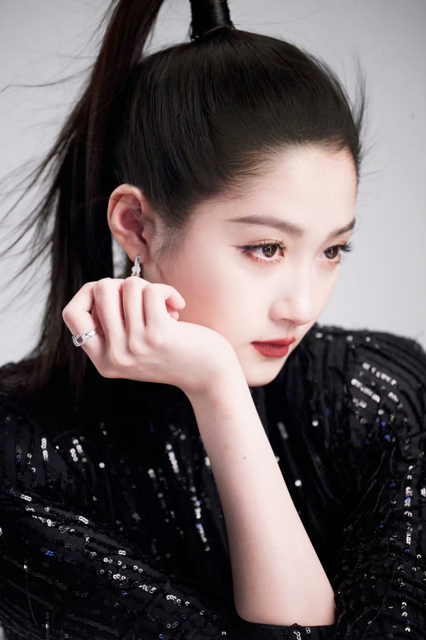 关晓彤高马尾造型美得很女人