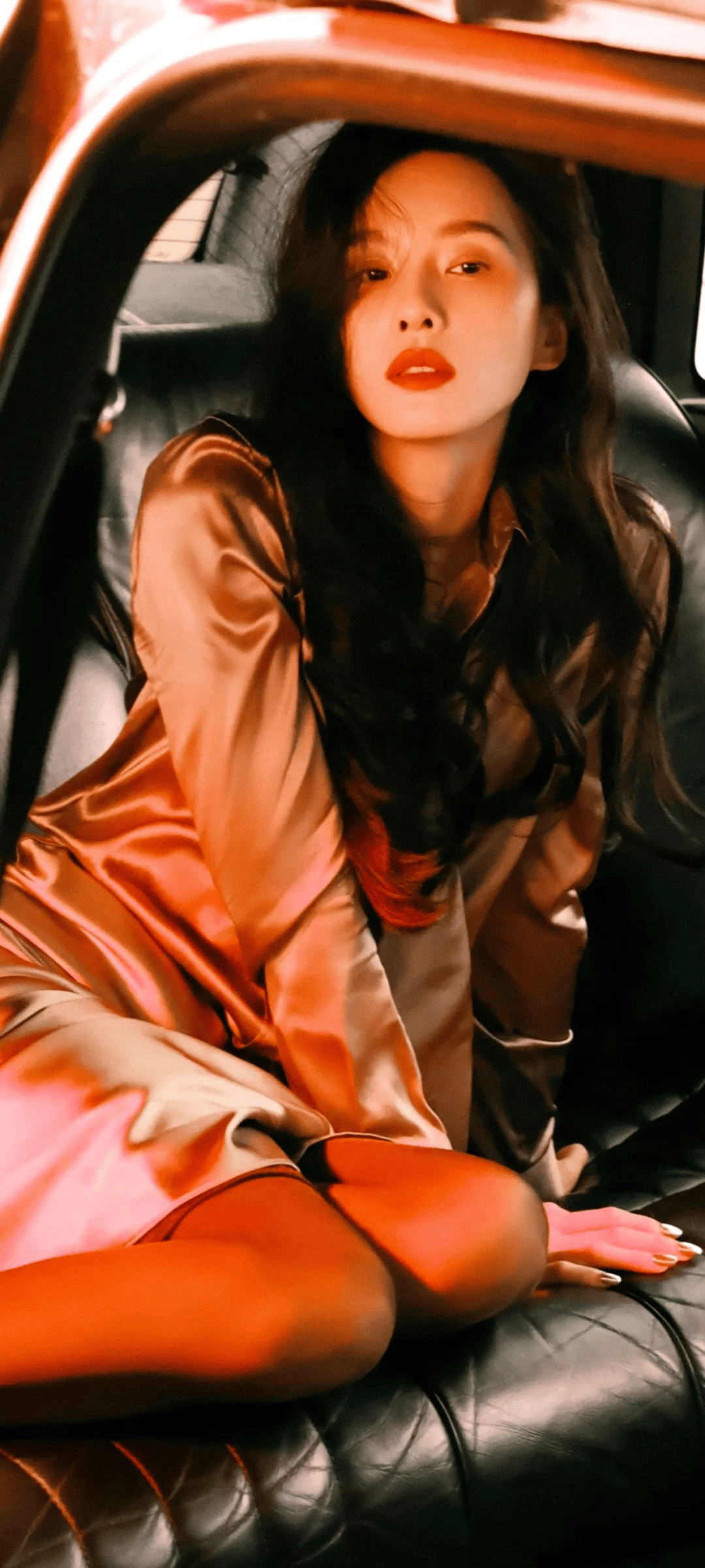 刘诗诗登嘉人杂志封面，演绎极致性感