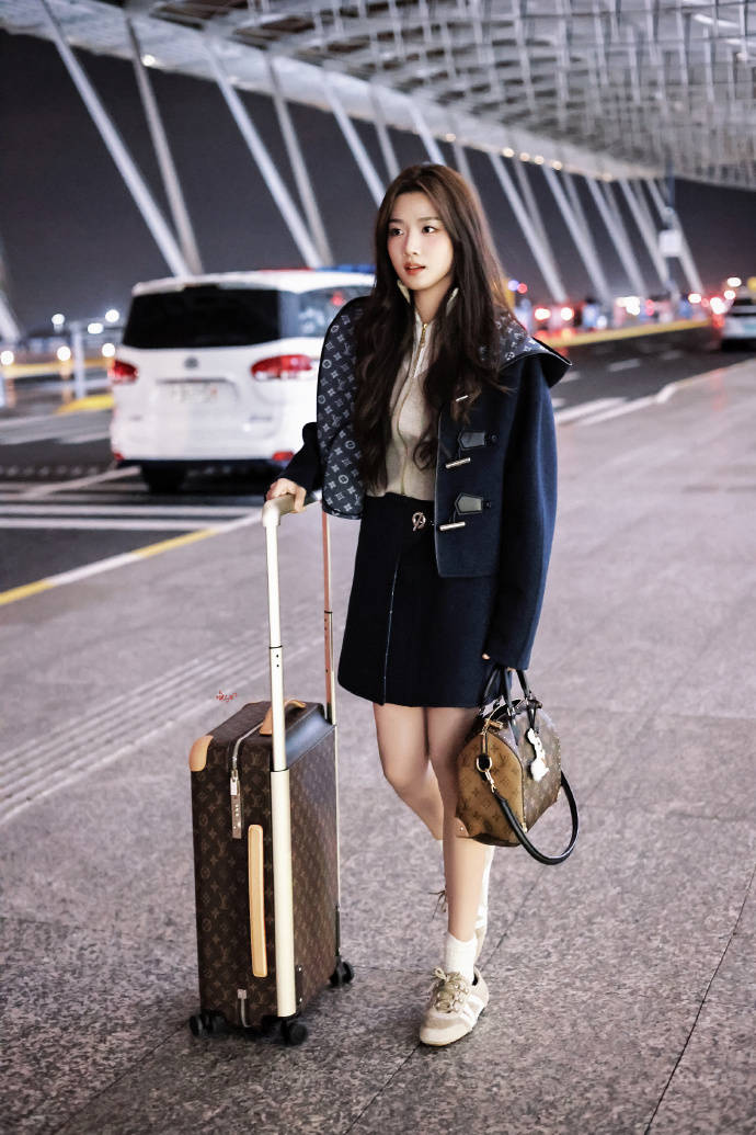 卢昱晓一站就是神图！雪肤玉貌美得让人窒息