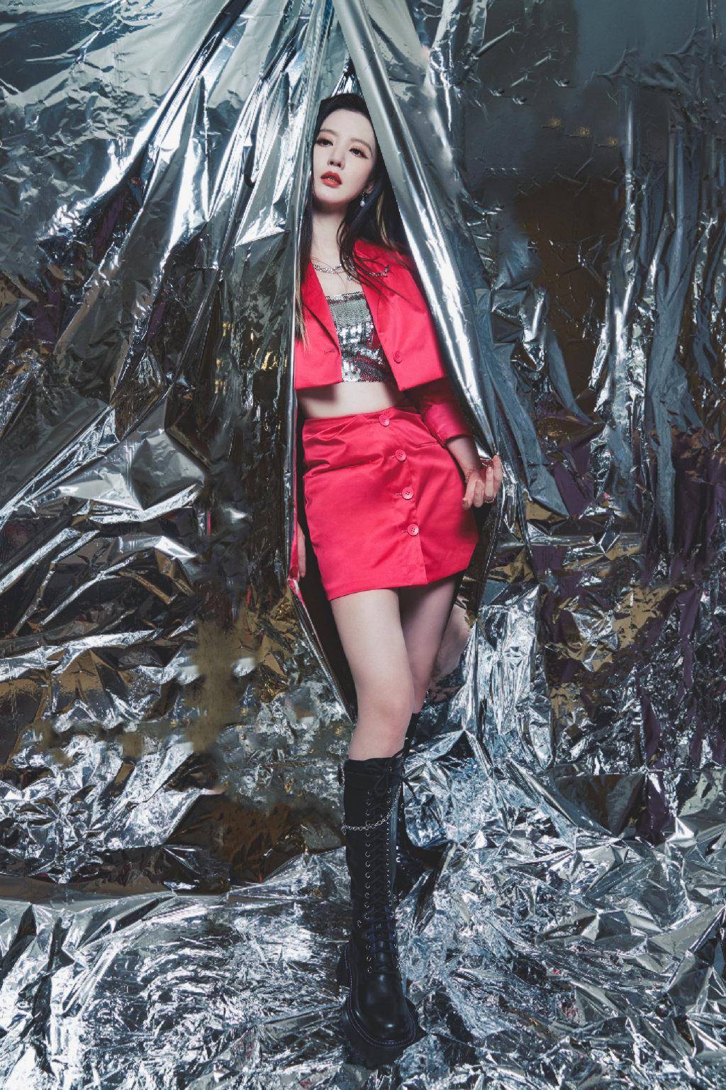 张萌身材火辣似少女,红装造型性感优雅,这穿搭太有品味了-2 张萌身材火辣似少女,红装造型性感优雅,这穿搭太有品味了