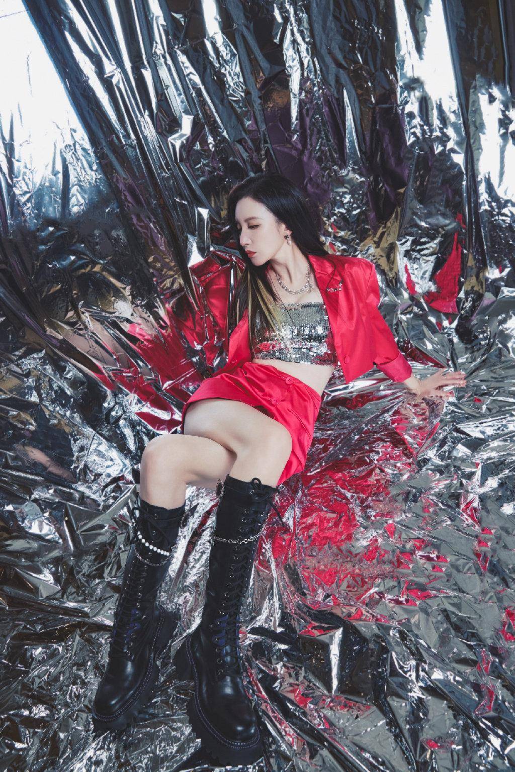 张萌身材火辣似少女,红装造型性感优雅,这穿搭太有品味了-5 张萌身材火辣似少女,红装造型性感优雅,这穿搭太有品味了