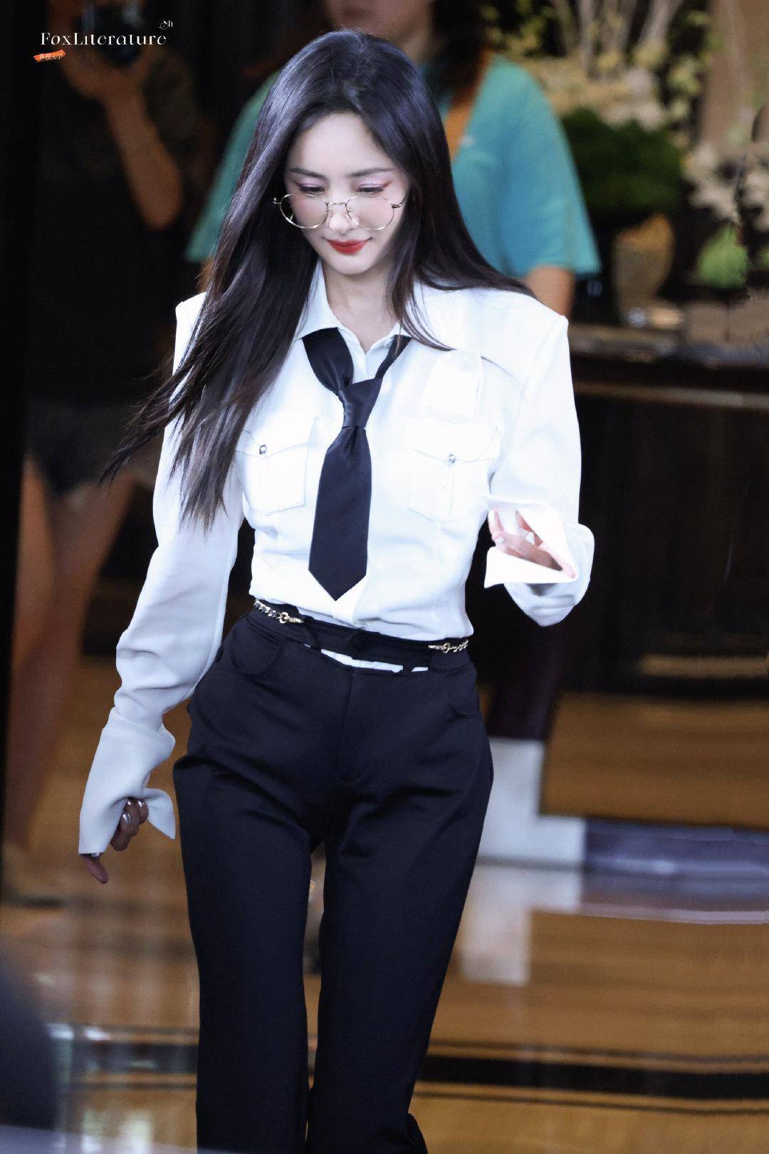 杨幂学姐风穿搭杀疯我的审美!身材气质双在线,这穿搭男生女生都得学-8 杨幂学姐风穿搭杀疯我的审美!身材气质双在线,这穿搭男生女生都得学