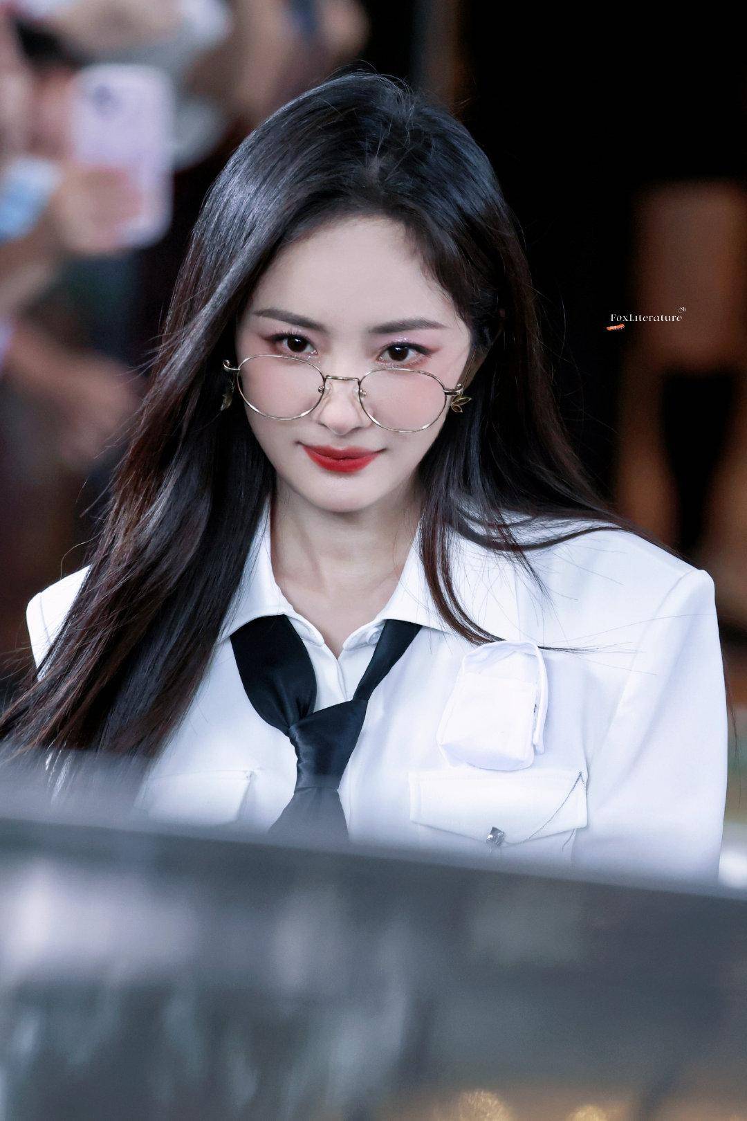 杨幂学姐风穿搭杀疯我的审美!身材气质双在线,这穿搭男生女生都得学-3 杨幂学姐风穿搭杀疯我的审美!身材气质双在线,这穿搭男生女生都得学