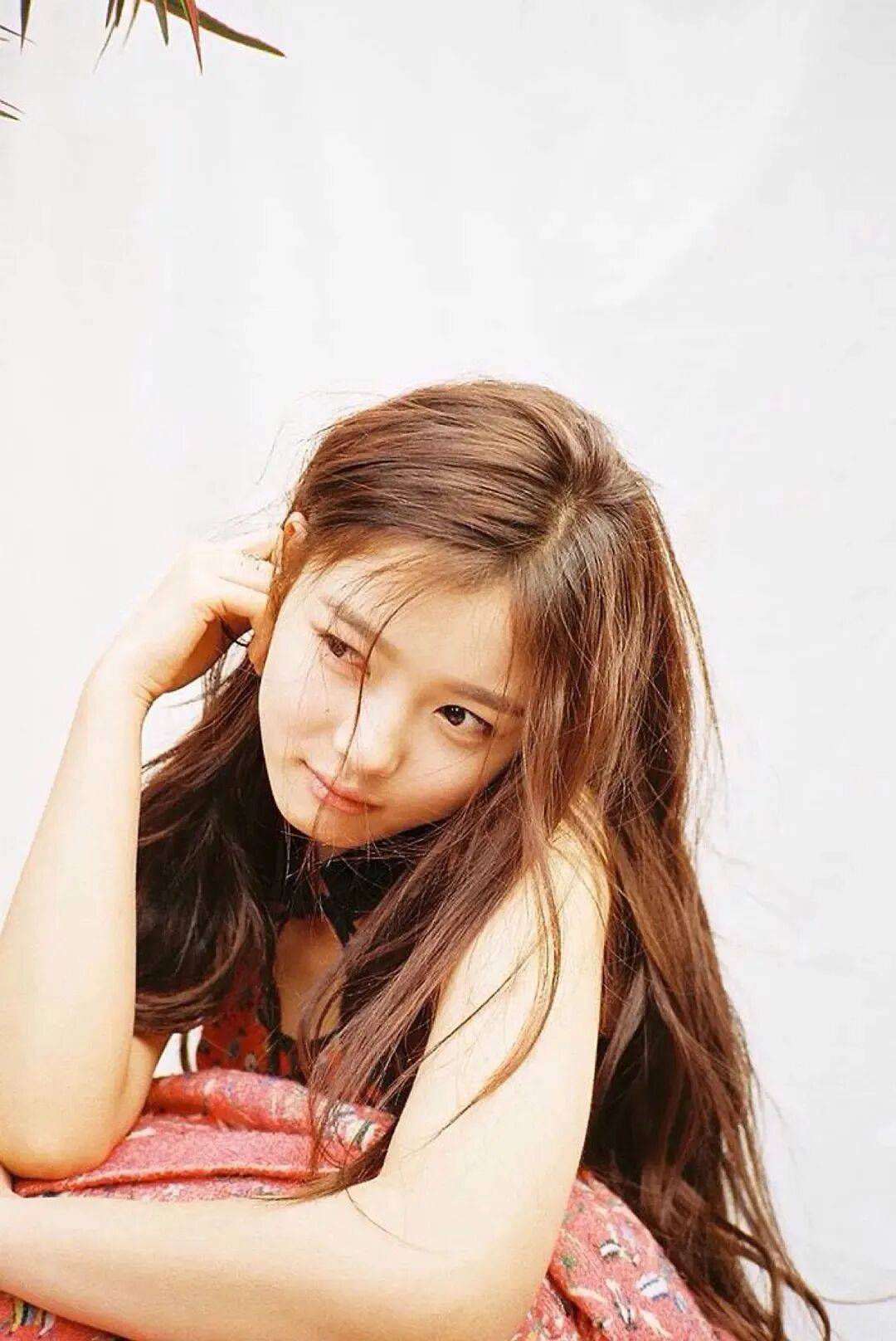 《亲爱的X》金裕贞变恶女！她写真露事业线大美腿贼性感