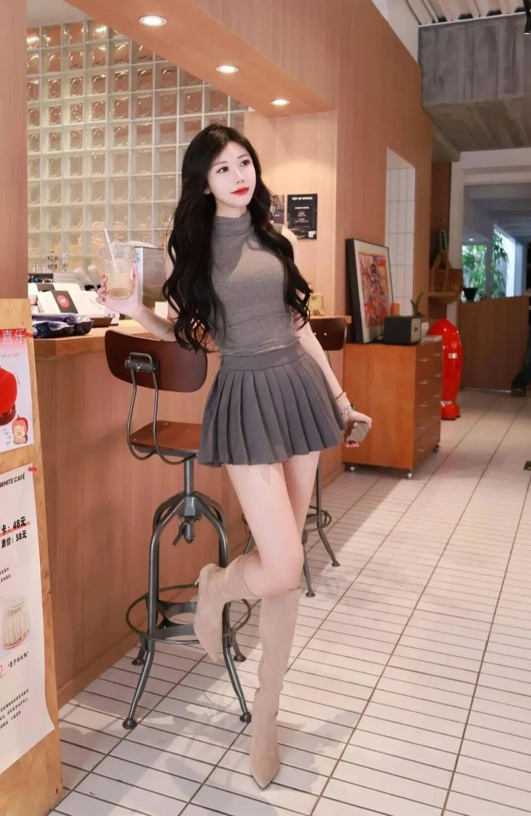 颜值美女，冷白皮简直太高级