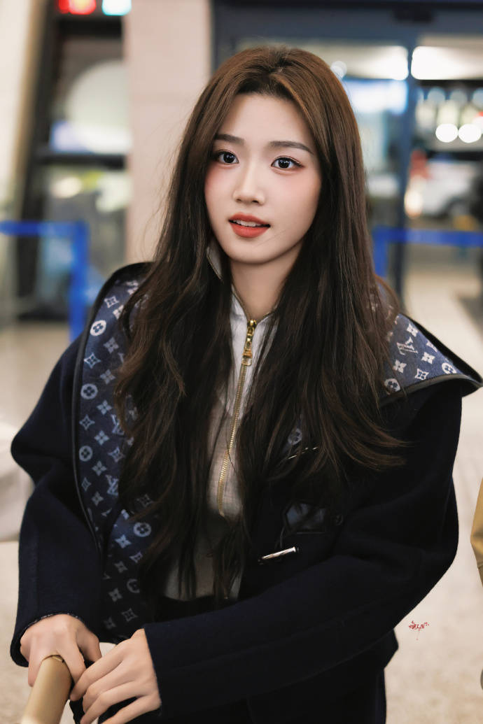 卢昱晓一站就是神图！雪肤玉貌美得让人窒息