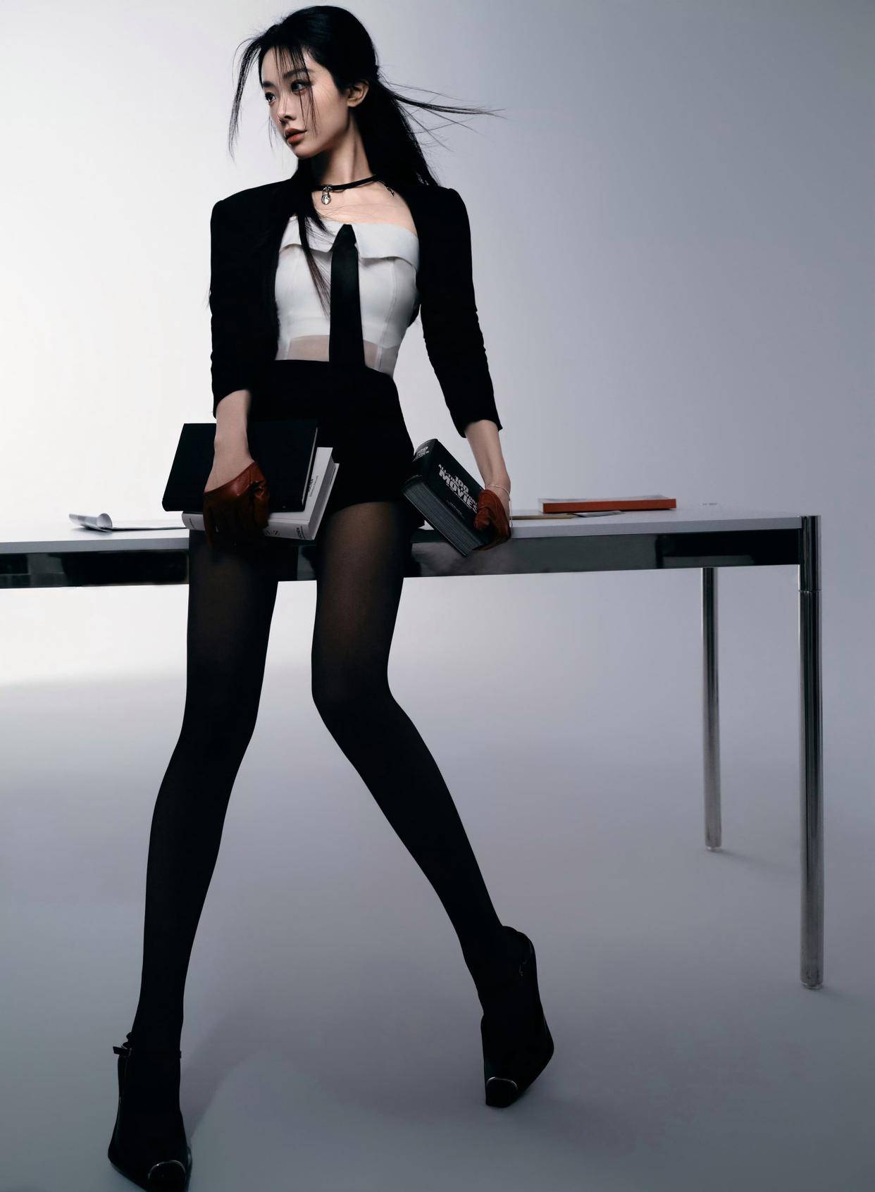 喻言“学院魅惑风”太绝了,修长美腿配黑丝,穿搭减龄又有料-2 喻言“学院魅惑风”太绝了,修长美腿配黑丝,穿搭减龄又有料
