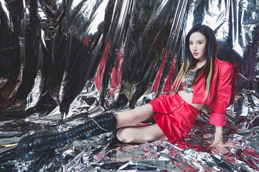 张萌身材火辣似少女,红装造型性感优雅,这穿搭太有品味了-9 张萌身材火辣似少女,红装造型性感优雅,这穿搭太有品味了