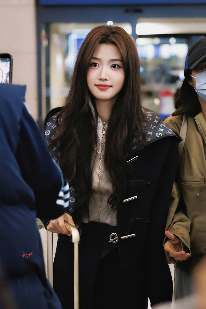 卢昱晓一站就是神图！雪肤玉貌美得让人窒息