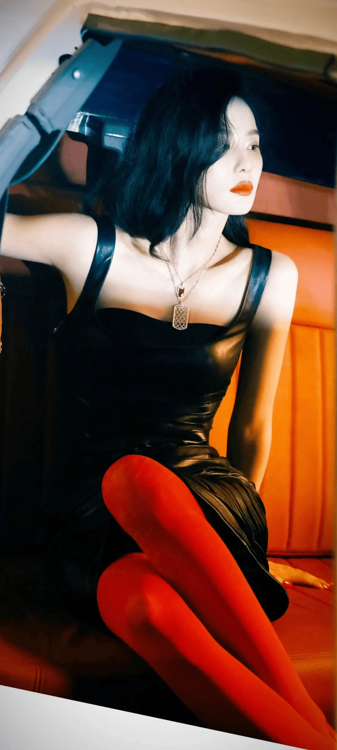 刘诗诗登嘉人杂志封面，演绎极致性感