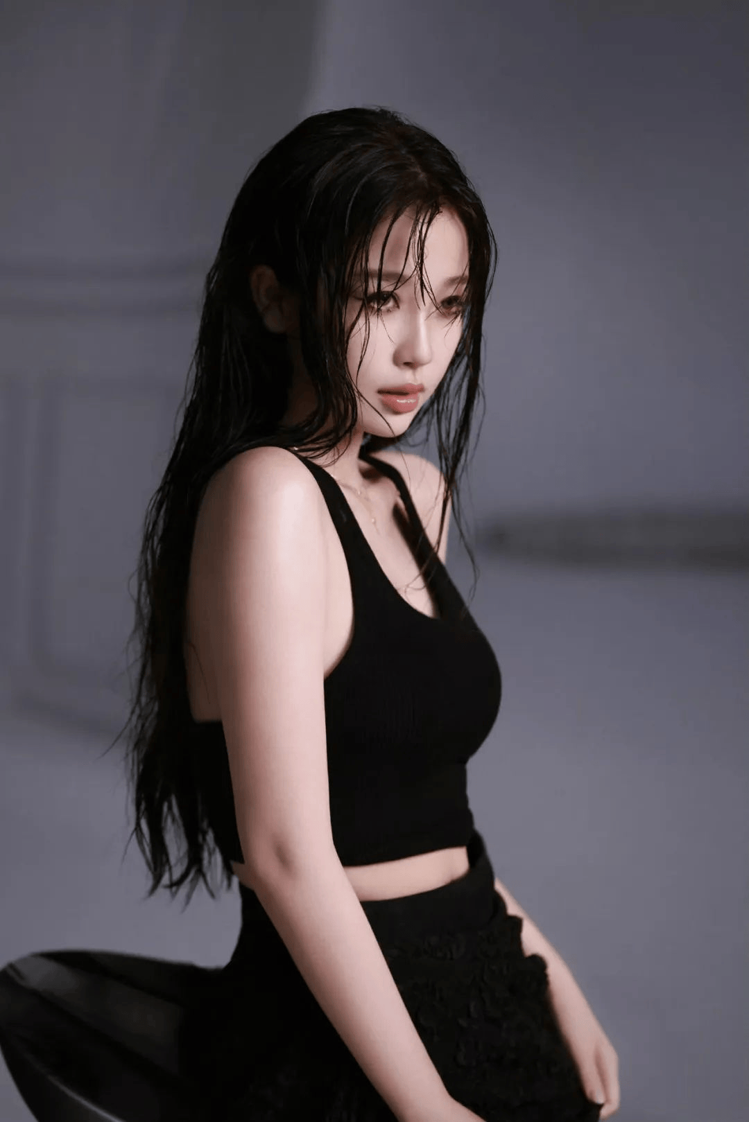 虞书欣湿发大片，纯欲风扑面而来