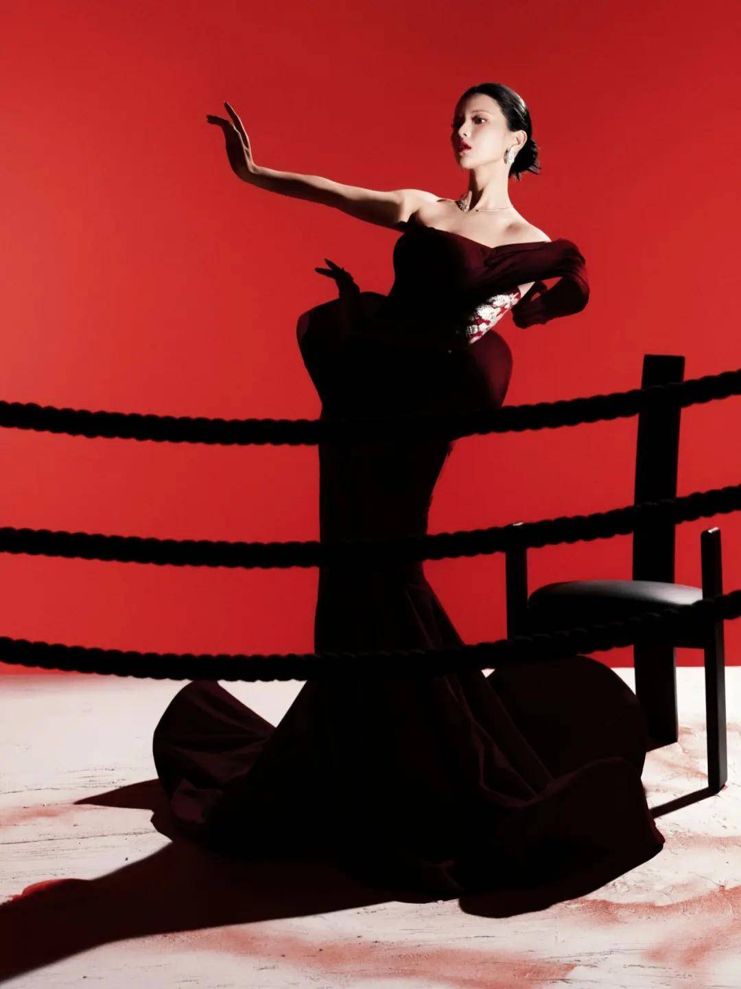 杨幂姚晨都爱蓝色，穿鱼骨裙的杨超越太惊艳！