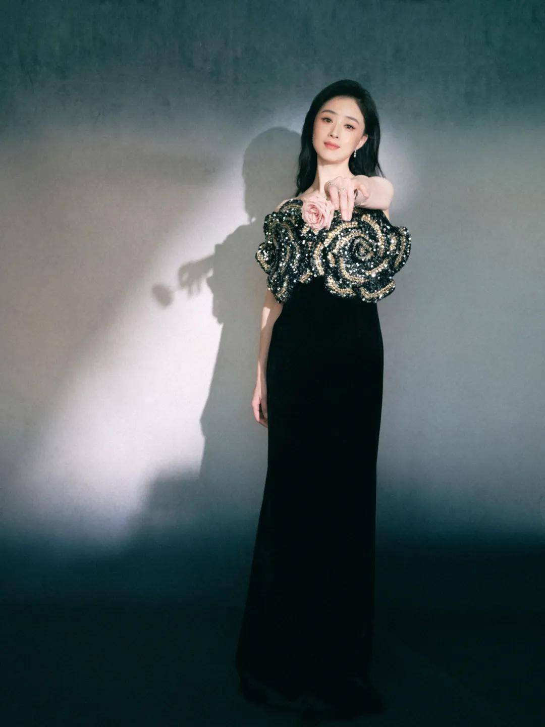 杨幂姚晨都爱蓝色，穿鱼骨裙的杨超越太惊艳！