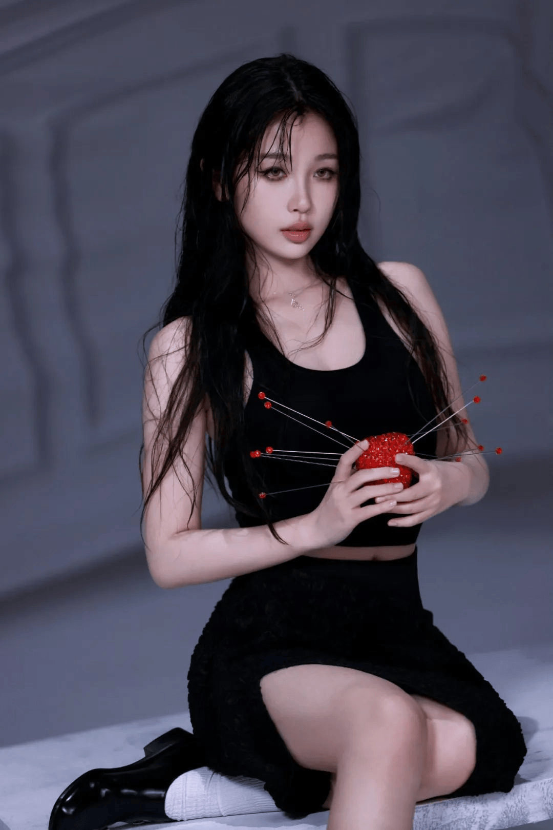 虞书欣湿发大片，纯欲风扑面而来