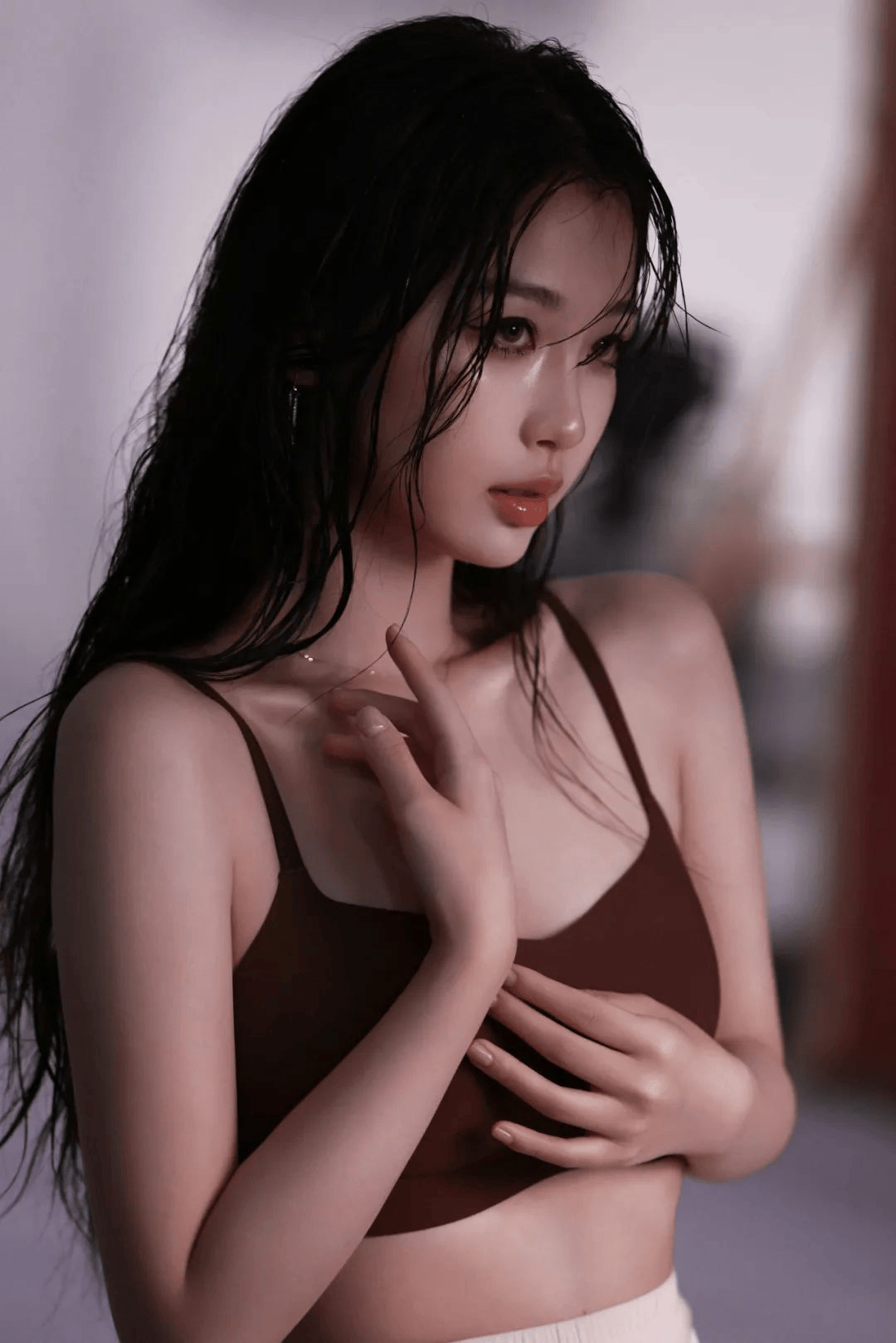 虞书欣湿发大片，纯欲风扑面而来