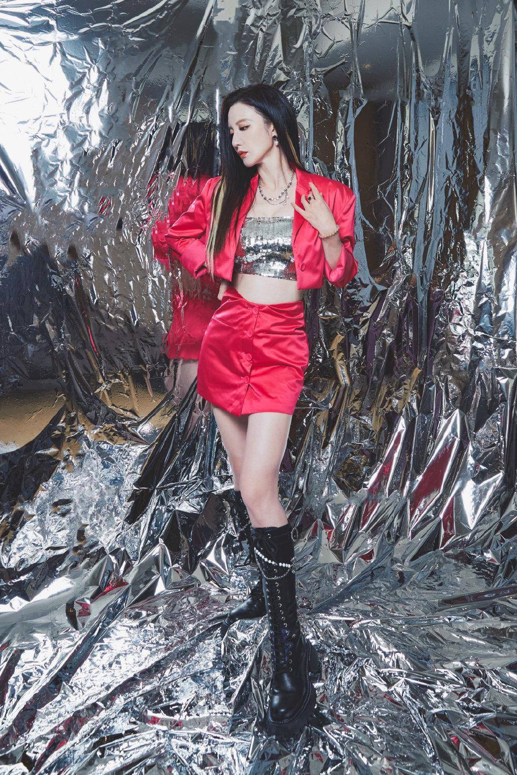 张萌身材火辣似少女,红装造型性感优雅,这穿搭太有品味了-7 张萌身材火辣似少女,红装造型性感优雅,这穿搭太有品味了