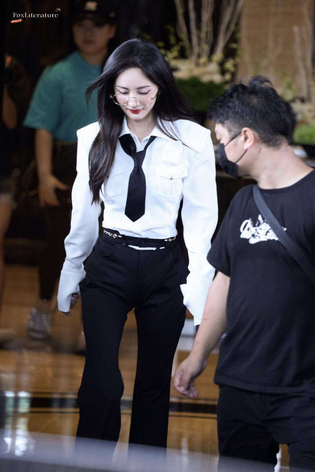 杨幂学姐风穿搭杀疯我的审美!身材气质双在线,这穿搭男生女生都得学-5 杨幂学姐风穿搭杀疯我的审美!身材气质双在线,这穿搭男生女生都得学