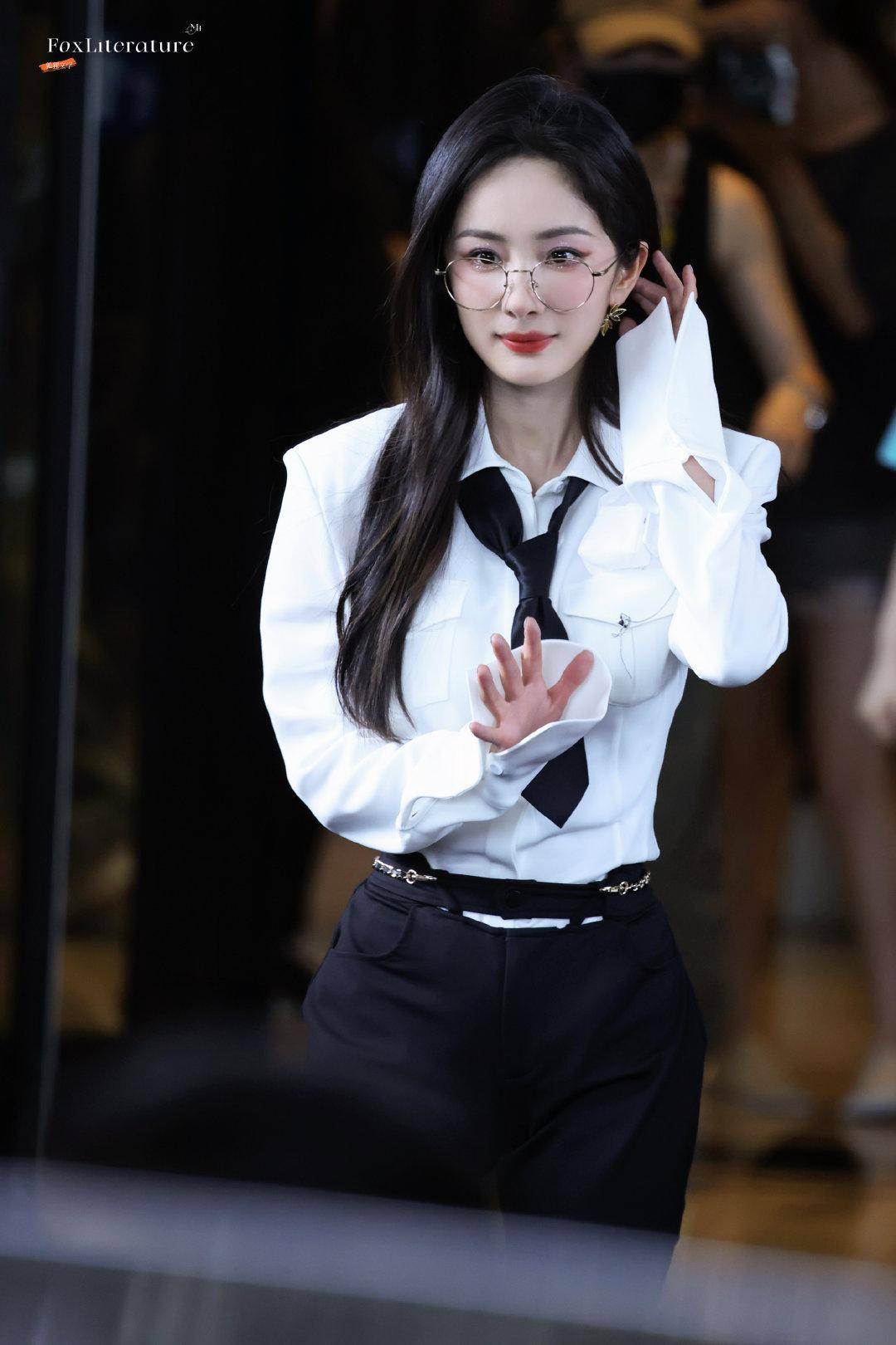 杨幂学姐风穿搭杀疯我的审美!身材气质双在线,这穿搭男生女生都得学-6 杨幂学姐风穿搭杀疯我的审美!身材气质双在线,这穿搭男生女生都得学