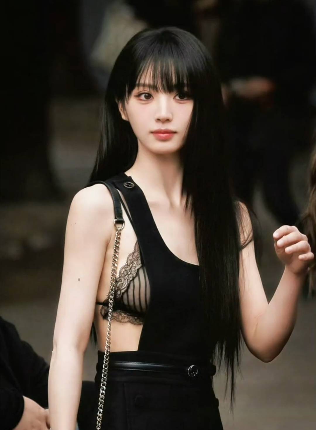 田曦薇穿这么大方 甜妹也能有大气场