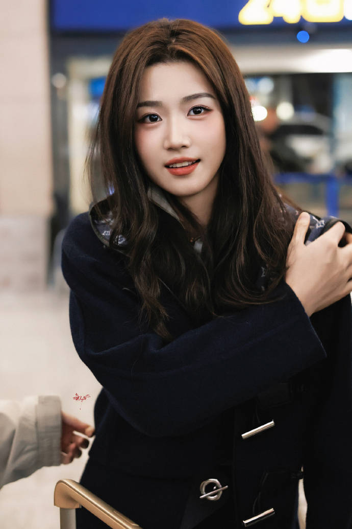 卢昱晓一站就是神图！雪肤玉貌美得让人窒息