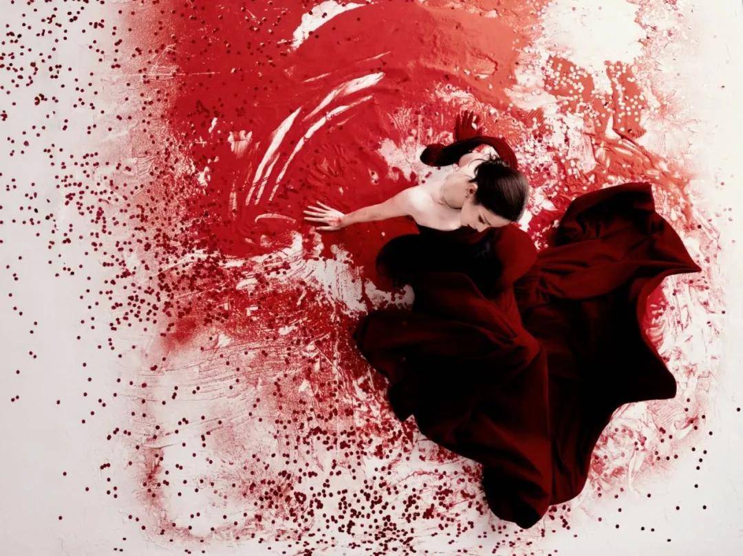 杨幂姚晨都爱蓝色，穿鱼骨裙的杨超越太惊艳！