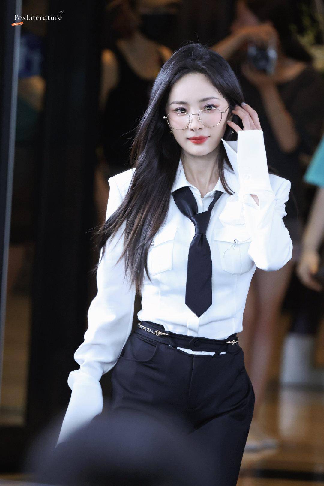 杨幂学姐风穿搭杀疯我的审美!身材气质双在线,这穿搭男生女生都得学-7 杨幂学姐风穿搭杀疯我的审美!身材气质双在线,这穿搭男生女生都得学