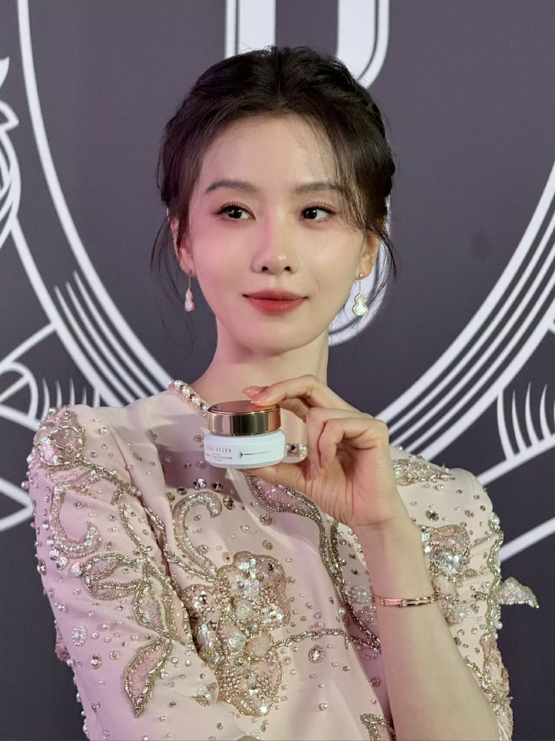 刘诗诗新鲜Bobbi Brown全球代言人造型来咯 ～