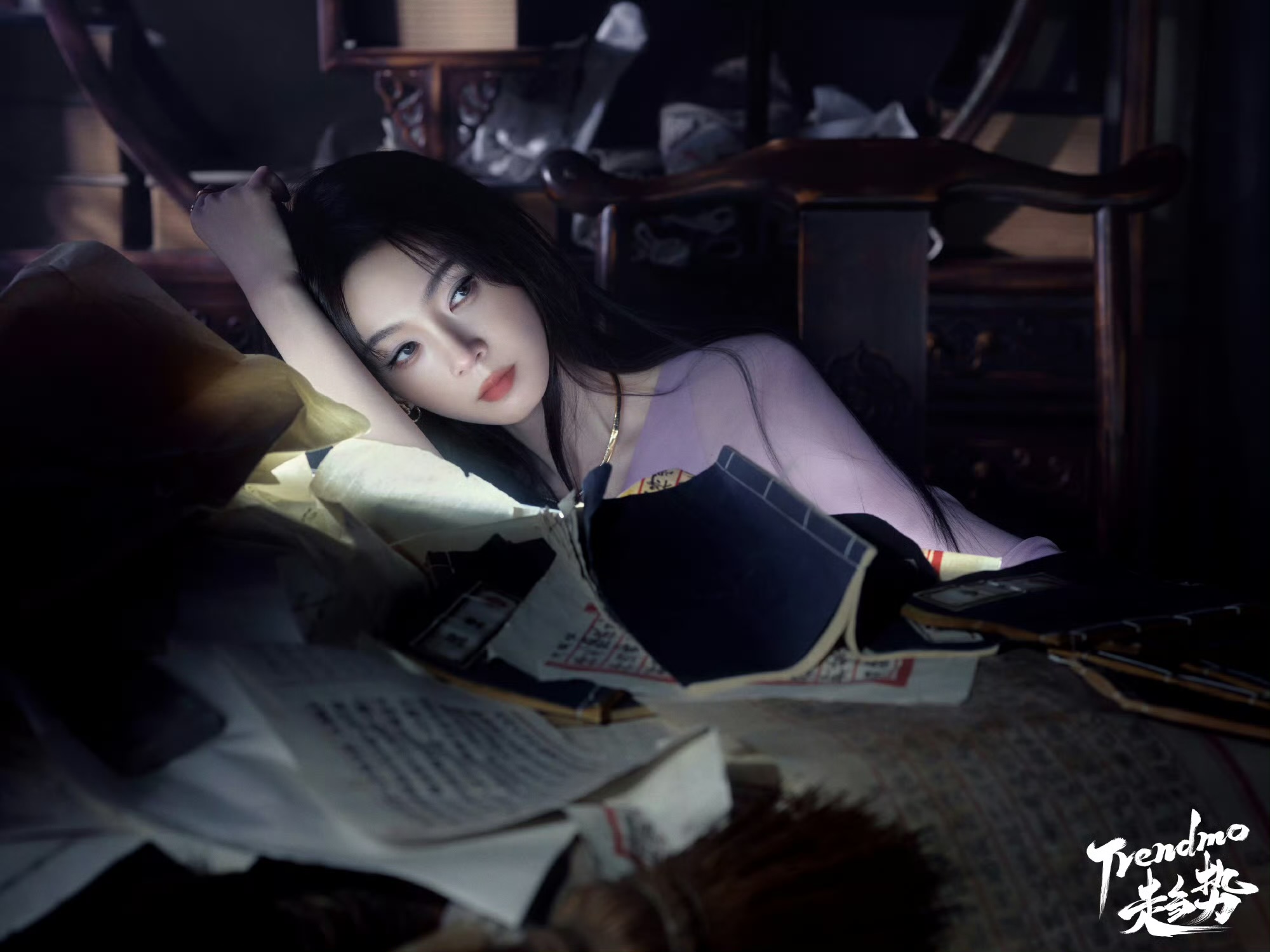 陈瑶《趋势》杂志时尚造型 光影交错梦幻造型