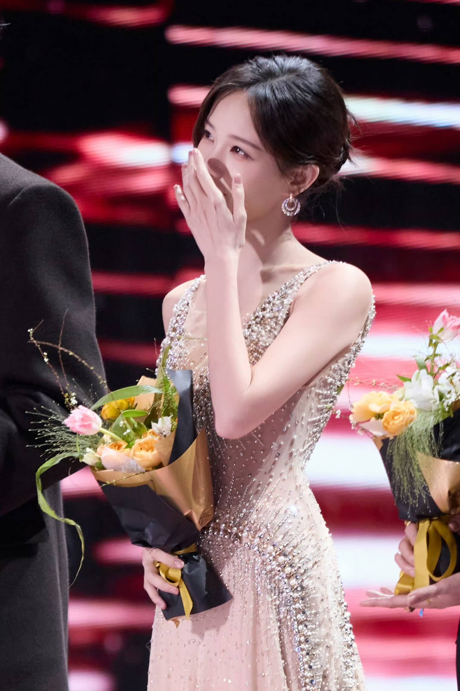 李一桐年度口碑演员长裙穿搭 女神降临