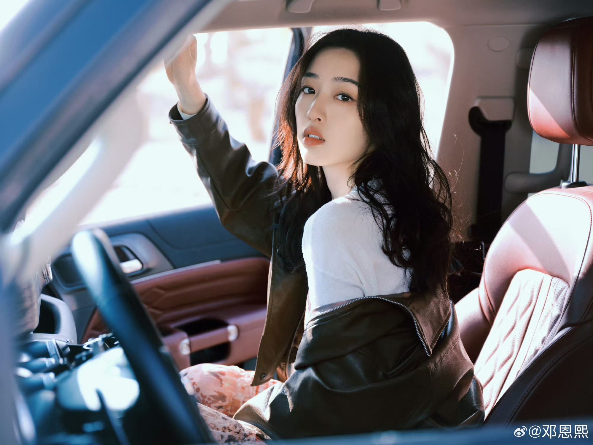 邓恩熙沙漠玫瑰造型鲨疯了，大气婉约太迷人