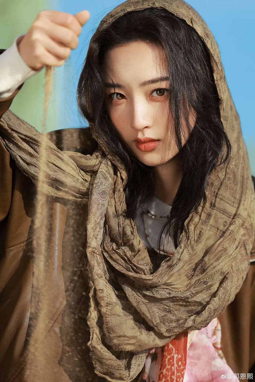 邓恩熙沙漠玫瑰造型鲨疯了，大气婉约太迷人