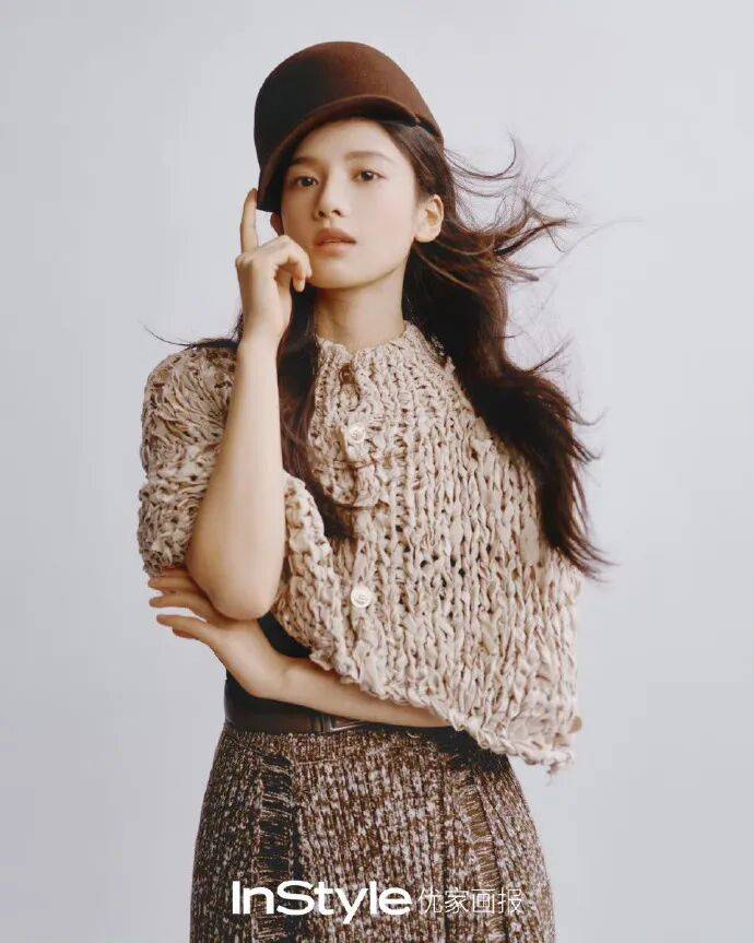 张婧仪这波 InStyle 十七周年造型，是把温柔焊在骨相里的经典封面教科书