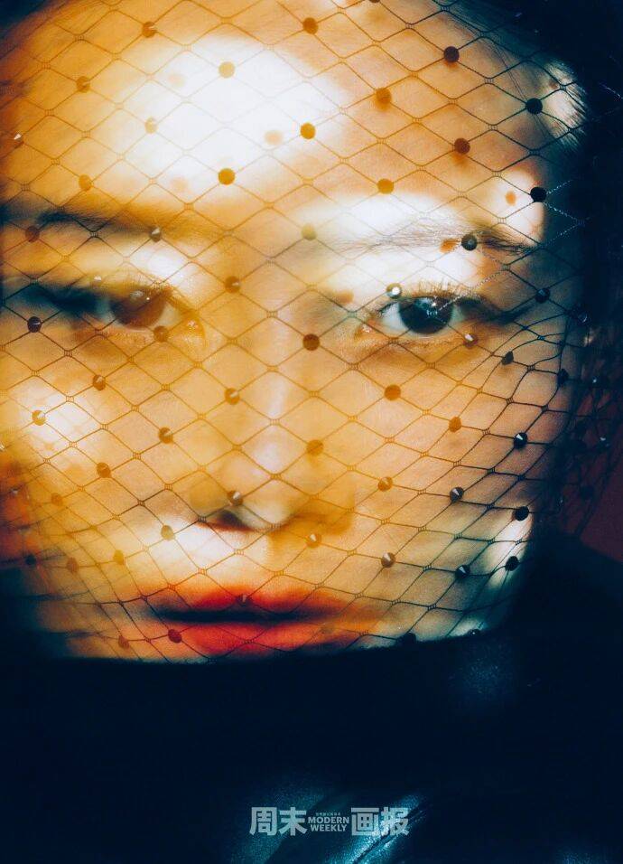 高圆圆这波光影大片，是把尚美珠宝焊在骨相里的优雅力量教科书